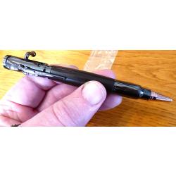 STYLO BILLE EN LAITON, FORME BALLE + FUSIL - FANTAISIE EN STYLO - CHROME ANODISE FONC&eacute;- CUIVRE+ BOIS