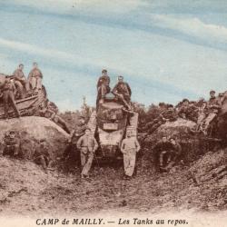 Carte postale Camp de Mailly - Les Tanks au repos - N&deg;8241