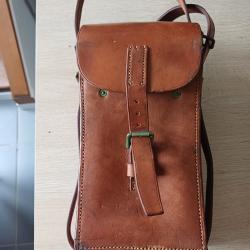 sacoche pour 4 chargeurs en cuir v&eacute;ritable en bon &eacute;tat
