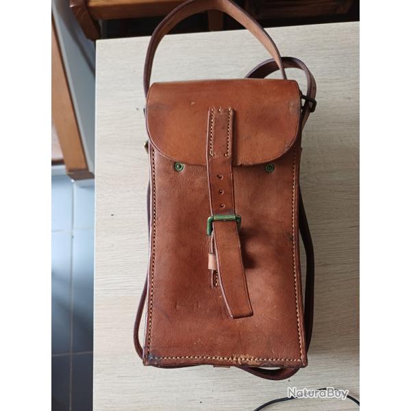 sacoche pour 4 chargeurs en cuir v�ritable en bon �tat