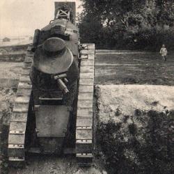 Carte postale ancienne d'un char d'assaut - N&deg;8244