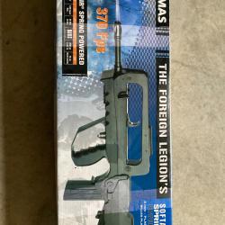 [VENDU POUR PI&Egrave;CES / D&Eacute;CORATION] R&eacute;plique Airsoft FAMAS Spring