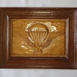 Cadre bois sculpt&eacute; brevet parachutiste souvenir foyer