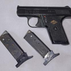 Petit pistolet automatique d'alarme 8mm &agrave; blanc vintage