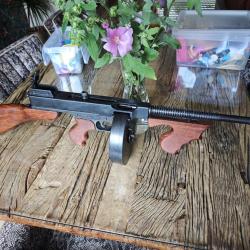 vend r&eacute;plique mitraillette Thompson