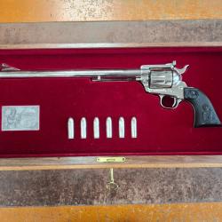 Revolver Colt BUNTLINE cal .45 LC