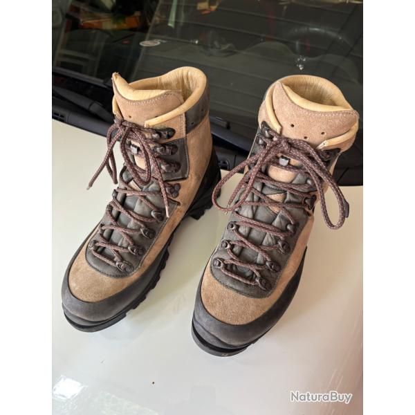 Chaussures montagne randonn�e chasse Lowa EIGER tout cuir 9 1/2 T 44