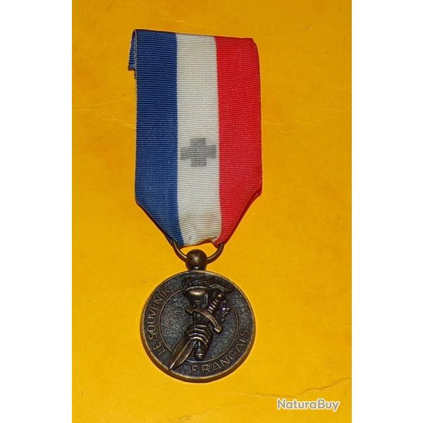MEDAILLE LE SOUVENIR FRANCAIS ECHELON BRONZE, FABRICANT DRAGO PARIS  ,BON ETAT VOIR PHOTOS . POUR TO