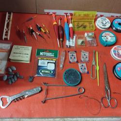 LOT DE P&Ecirc;CHE PLOMBS EMERILLONS NYLON HAMECONS FLOTTEURS CISEAUX  MITCHELL TORTUE WATER QUEEN