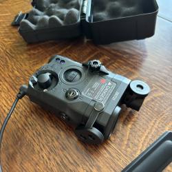 PEQ-15 Lampe torche laser Airsoft en ABS noir fonctionnel / Compatible avec syst&egrave;me de rail de 20 mm