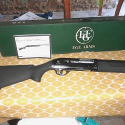 fusil semi-automatique EGE ARMS EG12 synth&eacute;tique noir 12/76 canon 76cm chokes interchangeables