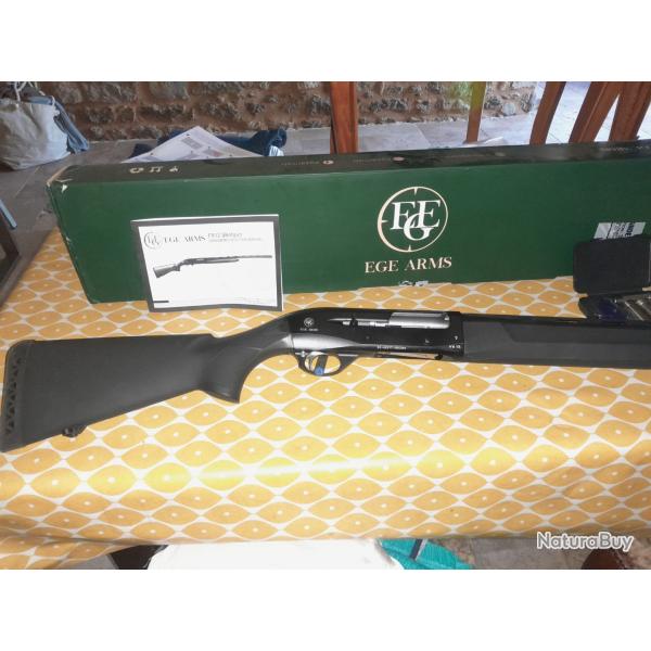 fusil semi-automatique EGE ARMS EG12 synth�tique noir 12/76 canon 76cm chokes interchangeables