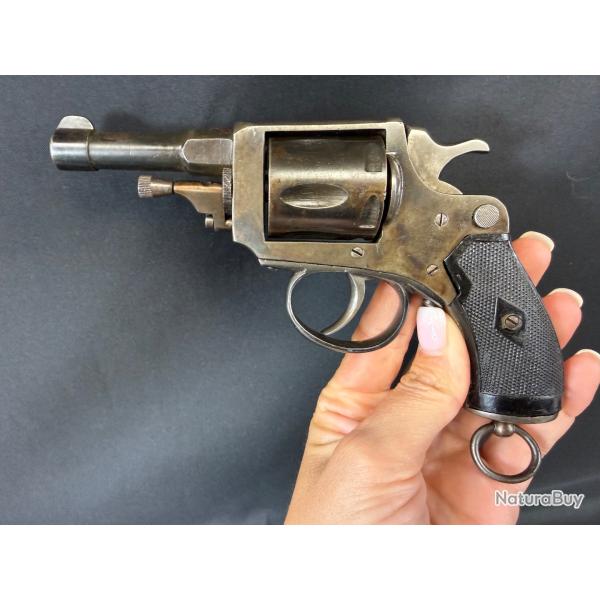 TR�S BEAU REVOLVER FABRICATION BELGE (?) cal. 8mm92
