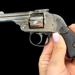 TR&Egrave;S BEAU HARRINGTON RICHARDSON cal. 32sw short