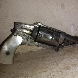 Revolver bulldog hammerless de luxe 6mm grave et plaquettes nacre