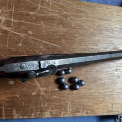 Pistolet dit de duel &agrave; percussion d'&eacute;poque 19&egrave; &agrave; Poudre noire