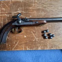 Pistolet dit de duel &agrave; percussion d'&eacute;poque 19&egrave; &agrave; Poudre noire