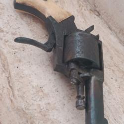 Petit et rare revolver de luxe grave bulldog Cal 320 fonctionnelle en etat de tirer