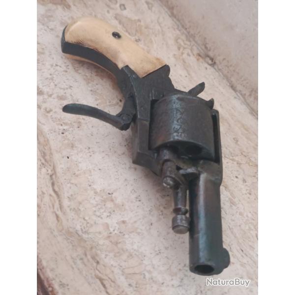 Petit et rare revolver de luxe grave bulldog Cal 320 fonctionnelle en etat de tirer