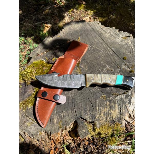 Superbe Couteau de Chasse d�pe�age artisanal forg� � la main, Damas 128 couches avec �tui en cuir