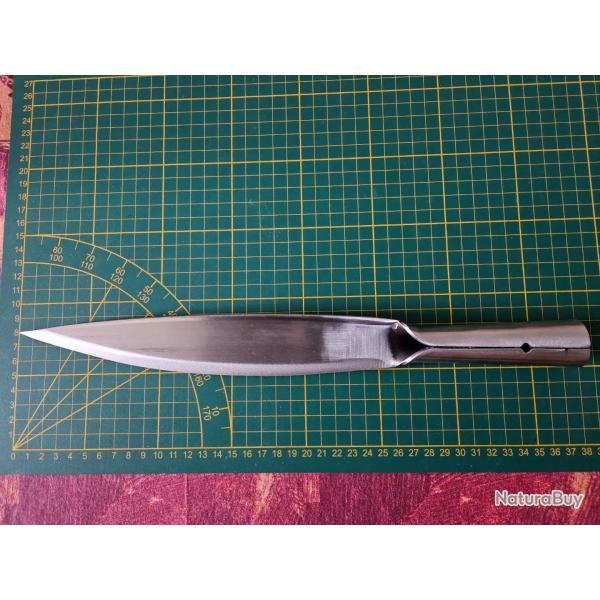 Couteau fixe artisanal pouvant servir de lance �pieu neuf
