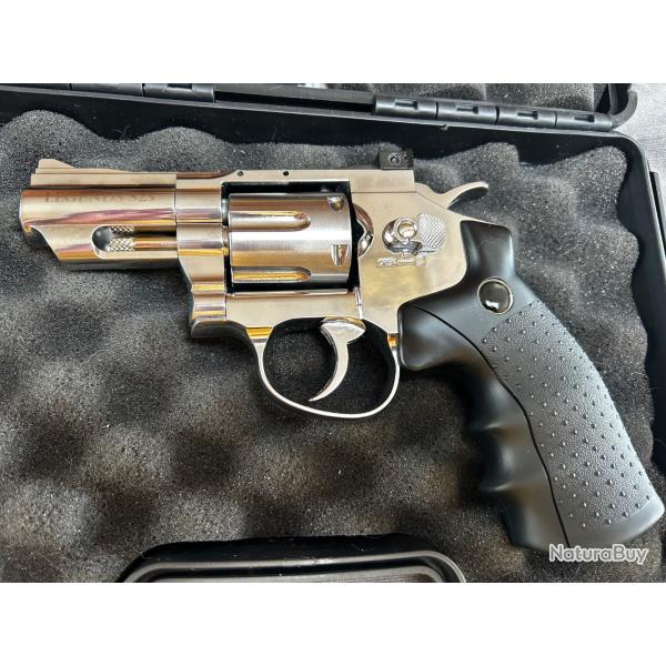 Colt S25 Umarex . �tat quasi neuf. Val.4,5 3Joules. Billes et plombs. 6 douilles livr� en Mallette.