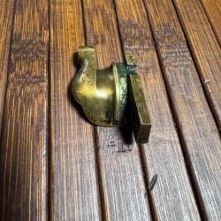 Bassinet laiton de pistolet 1816 / 1822 Original nombreux poin&ccedil;ons tr&egrave;s bon &eacute;tat