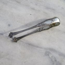 Ancienne Pince &agrave; sucre ou &agrave; gla&ccedil;on en argent massif &agrave; d&eacute;cor de feuillages et pattes de lion (XIX&eacute;)