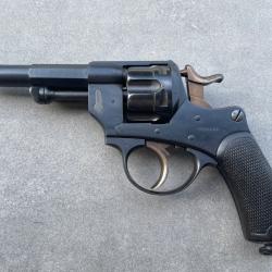 Tr&egrave;s beau revolver r&eacute;glementaire mod&egrave;le 1874