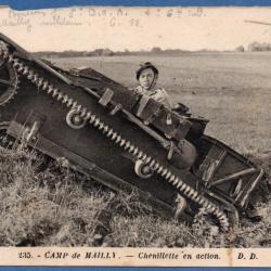 Carte Postale Ancienne - Camp de Mailly - Chenillette en action  -N&deg;8247