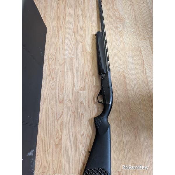 Une fusil semi automatique calibre 12