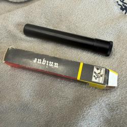 Silencieux unique, neuf jamais &eacute;t&eacute; mont&eacute; le filetage 1/2 x 20 avec sa notice il manque un rabat