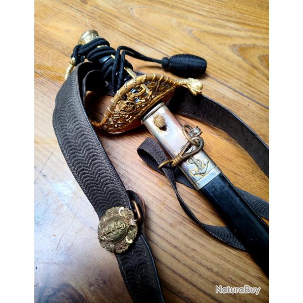 Sabre officier marine avec sa dragonne et b�li�re
