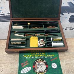 KIT DE NETTOYAGE LUPUS TOUT CALIBRES boite en bois brosse + graisse neuf aux ench&egrave;res