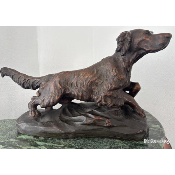 Grande sculpture en terre cuite chien Epagneul sign� T. Cartier, d�but XX�me
