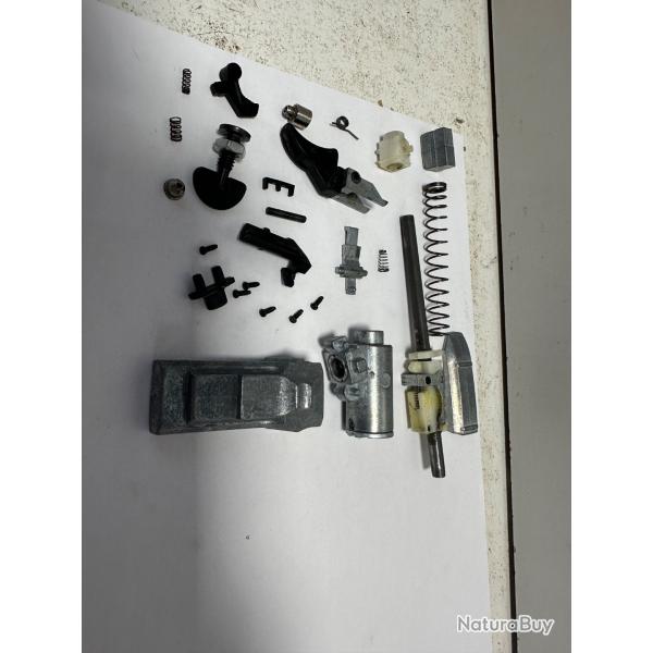 Lot de pi�ces pistolet Steyr M9-A1 cal.4,5mm bbs