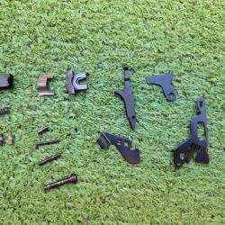 Lot de pi&egrave;ces diverses Smith & Wesson 422