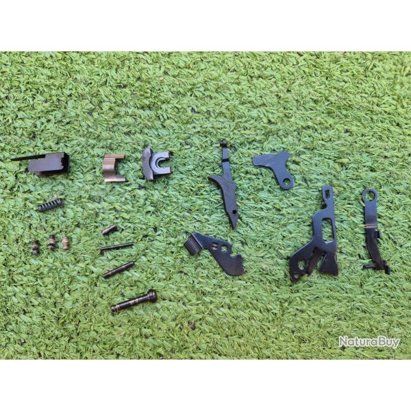 Lot de pi�ces diverses Smith & Wesson 422