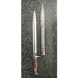 Rare mod&egrave;le de Baionnette Erzatz &eacute;tat impeccable avec fourreau (petite bosse)