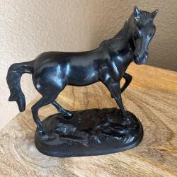 Sculpture cheval au trop en bronze