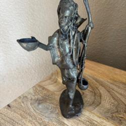 Sculpture mendiant en bronze vintage