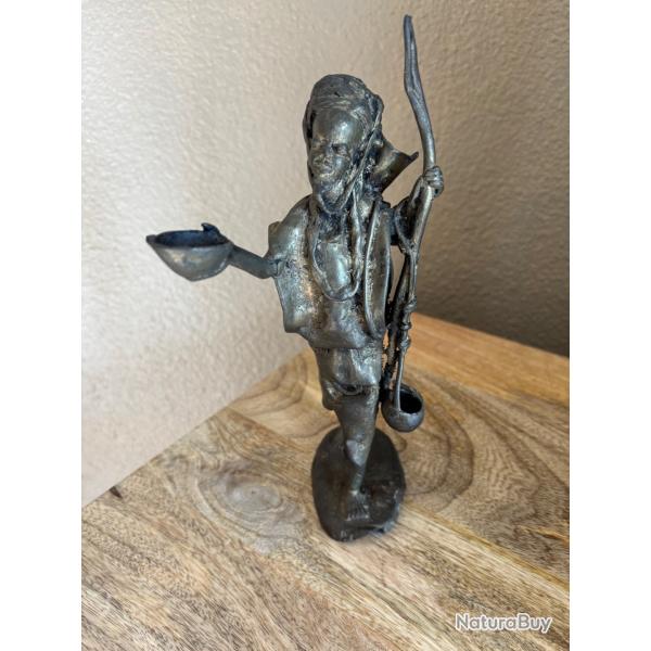 Sculpture mendiant en bronze vintage