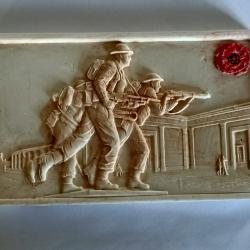 Bas relief M&eacute;morial de Britannique  avec support