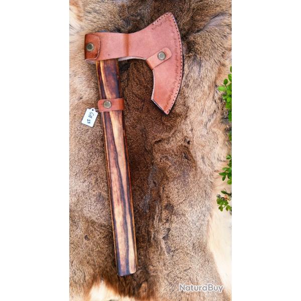 HA22 - Hache Forg�e Style Viking - 45 cm - �tui cuir inclus