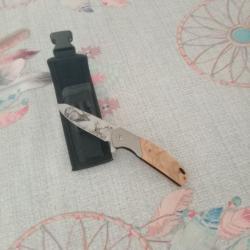 Couteau de chasse tout neuf avec &eacute;tui.