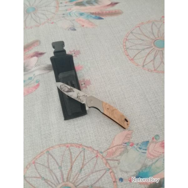 Couteau de chasse tout neuf avec �tui.