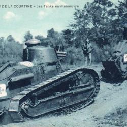 Carte Postale - Camp de la Courtine - Les Tanks en manoeuvre - N&deg;8261