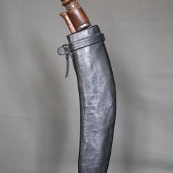 Grand couteau N&eacute;palais dit kukuri (kukri, khukri) - N&eacute;pal, 1&egrave;re moiti&eacute; 20&egrave;me si&egrave;cle