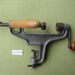 Rare...  Sertisseur cal 32/14mm pour douilles normales ou &agrave; broche en tr&egrave;s bon &eacute;tat.