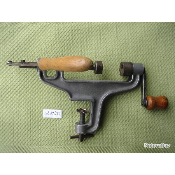 Rare...  Sertisseur cal 32/14mm pour douilles normales ou � broche en tr�s bon �tat.